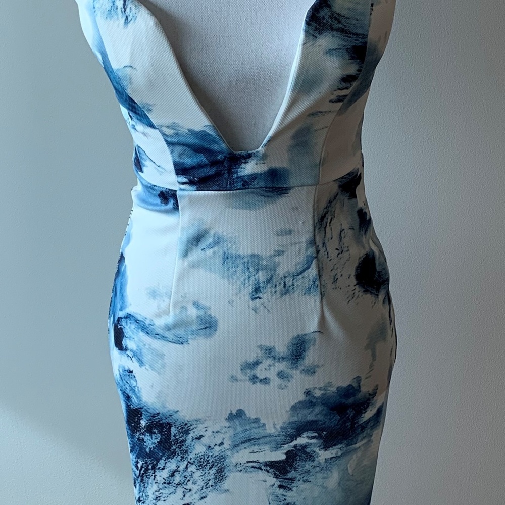 Stunning L'ATISTE low cut Blue and White dress.
